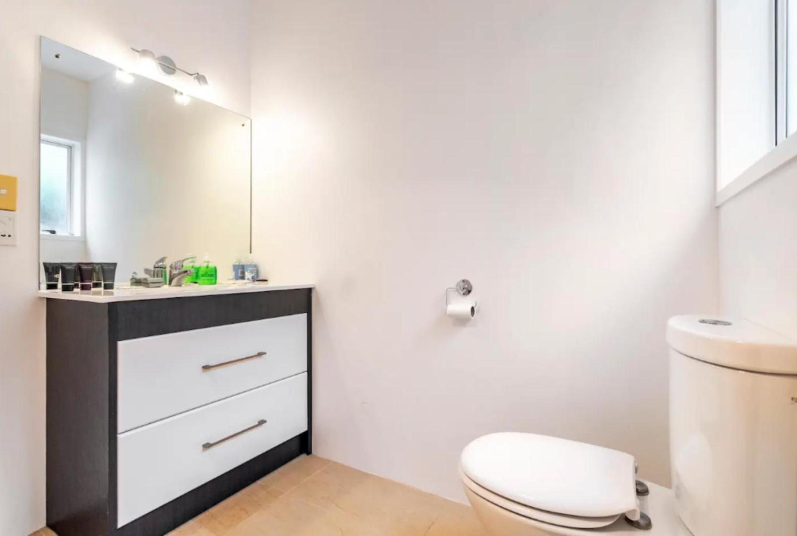 Private Guest Suite Near The Airport 1-4 Guests Оукланд Екстериор снимка